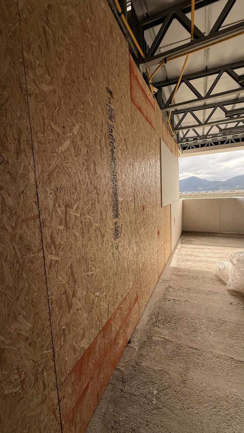 Fechamento em OSB de parede de Light Steel Frame